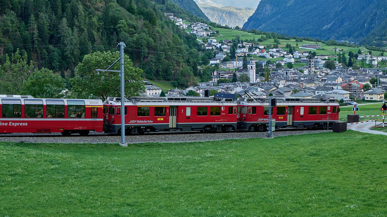 Bernina Express – trasa z Tirano do St. Moritz, ceny i widoki