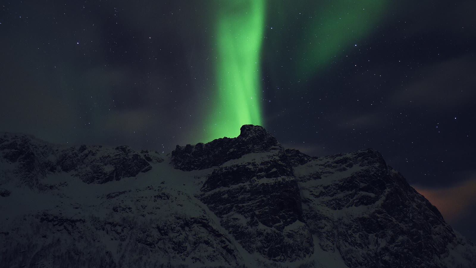 Zorza polarna nad Tromsø w Norwegii